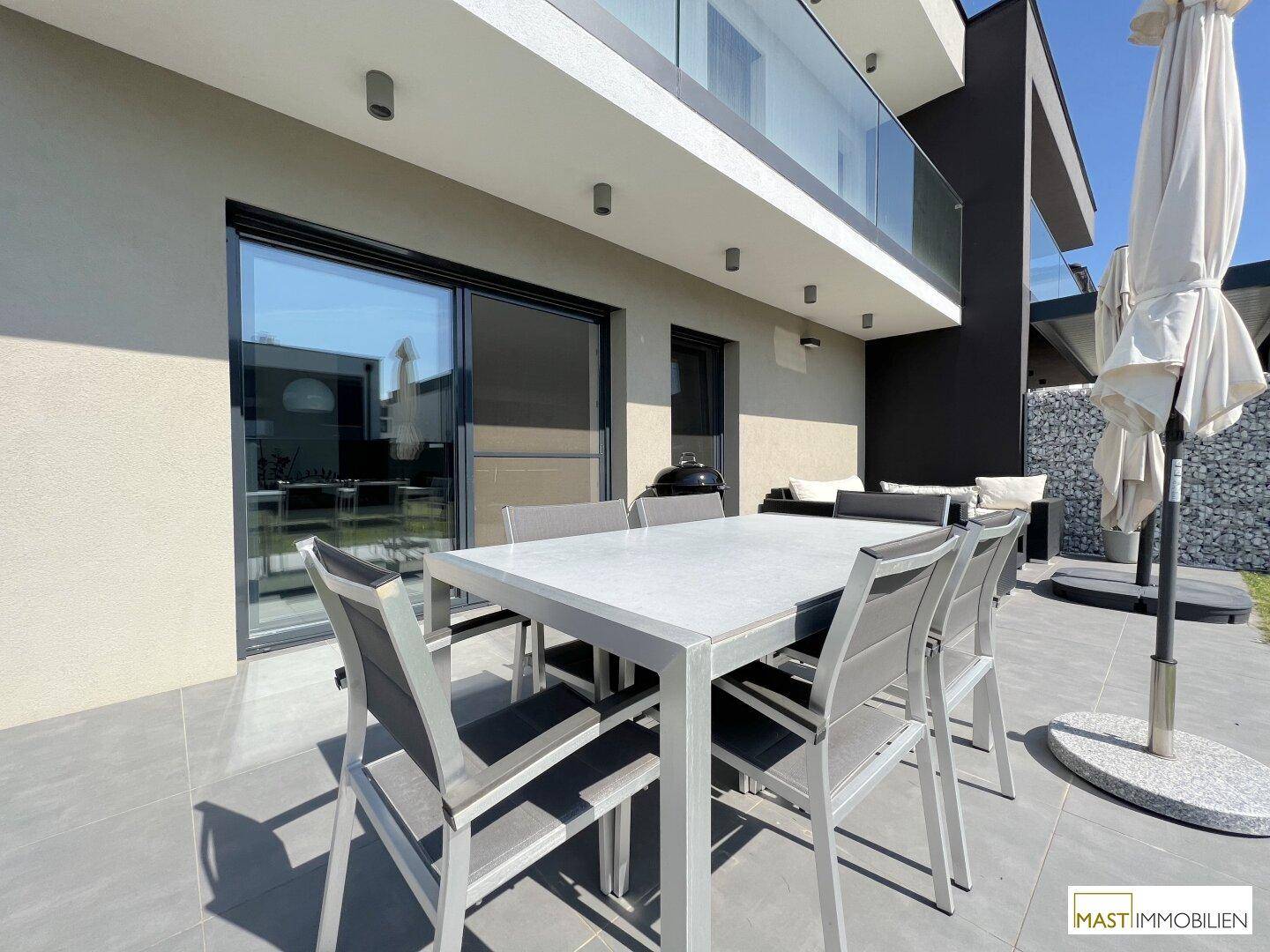 absolute Rarität! Doppelhaushälfte mit sonniger Terrasse und Garten in beliebter Siedlungslage - Ansicht 4