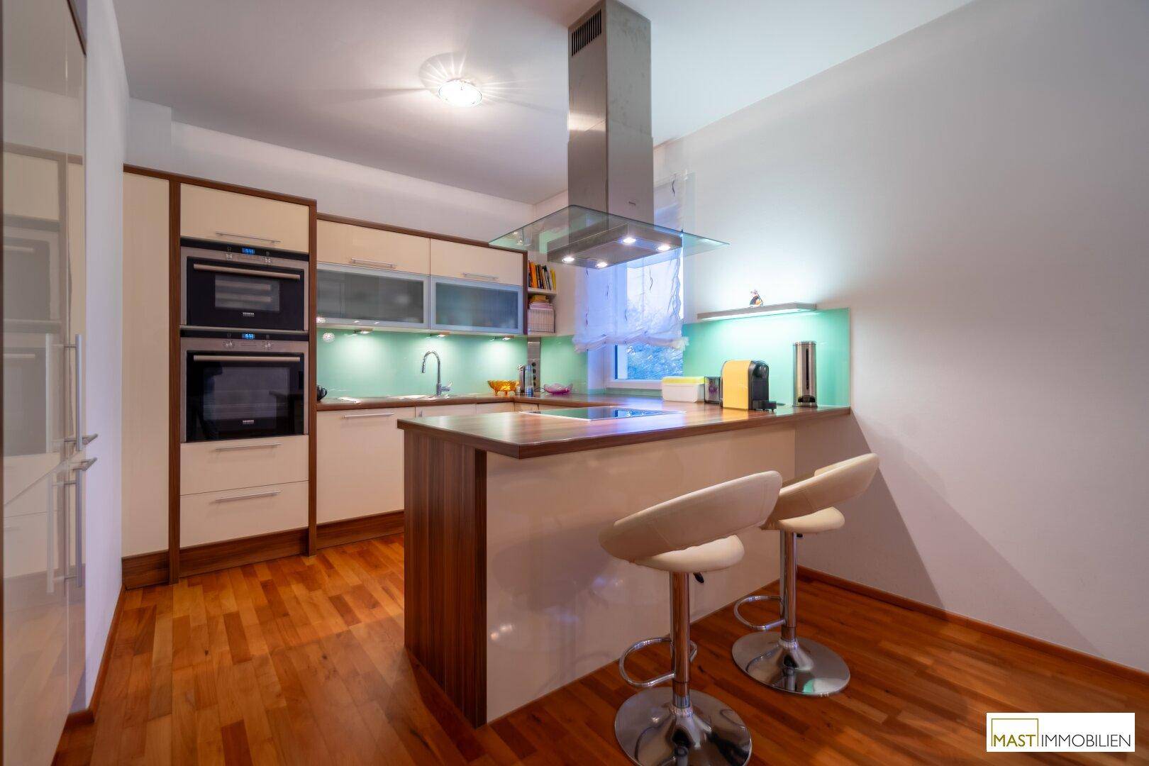 Auf der Suche nach Ihrem Zuhause? Optimal aufgeteiltes Bungalow mit Wohnkeller und inkl. Pool in ausgezeichneter Lage – pohled 2