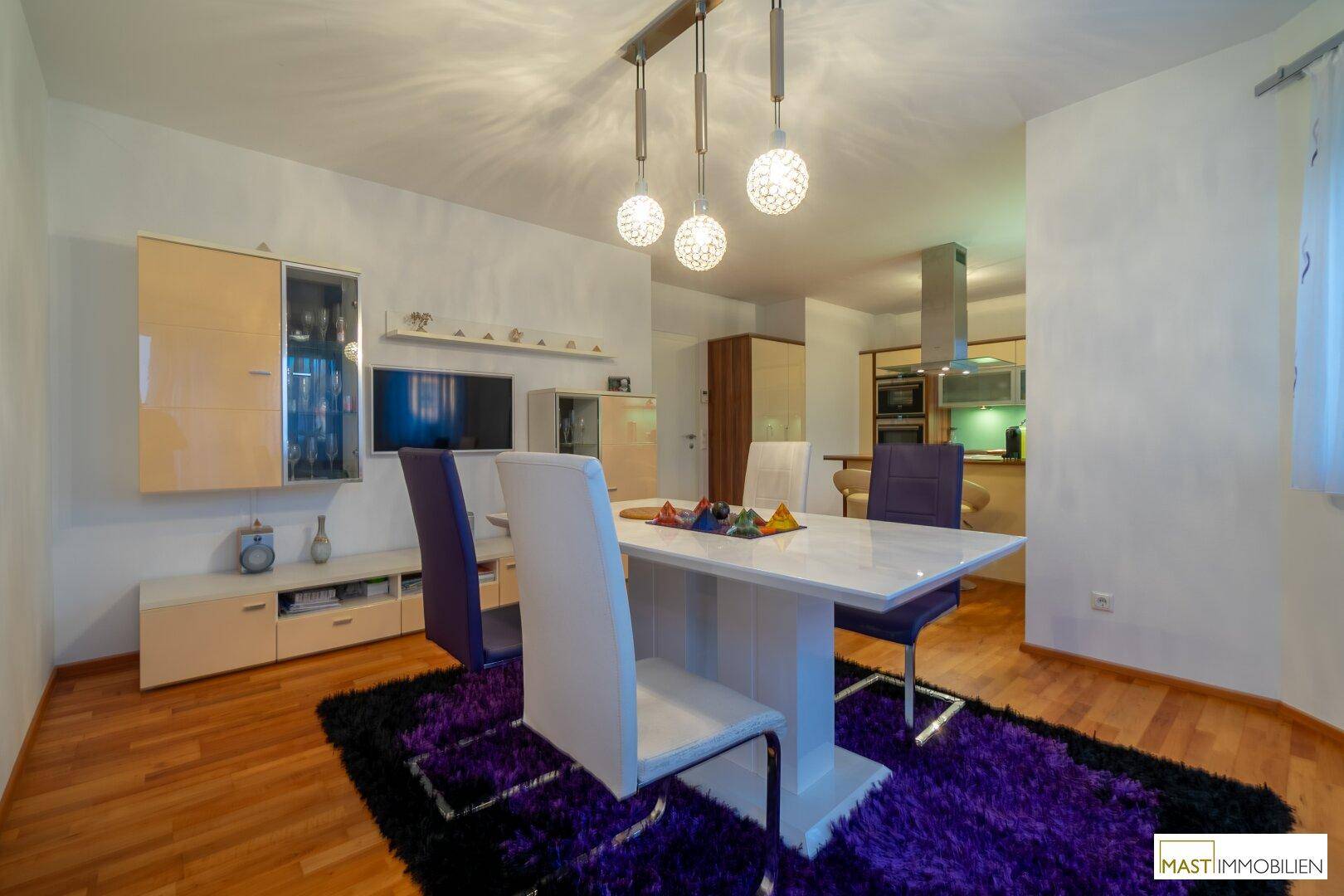 Auf der Suche nach Ihrem Zuhause? Optimal aufgeteiltes Bungalow mit Wohnkeller und inkl. Pool in ausgezeichneter Lage – pohled 5