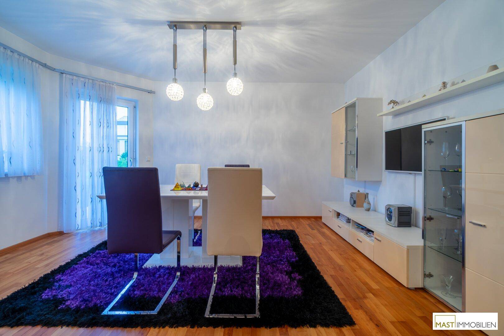 Auf der Suche nach Ihrem Zuhause? Optimal aufgeteiltes Bungalow mit Wohnkeller und inkl. Pool in ausgezeichneter Lage – pohled 6