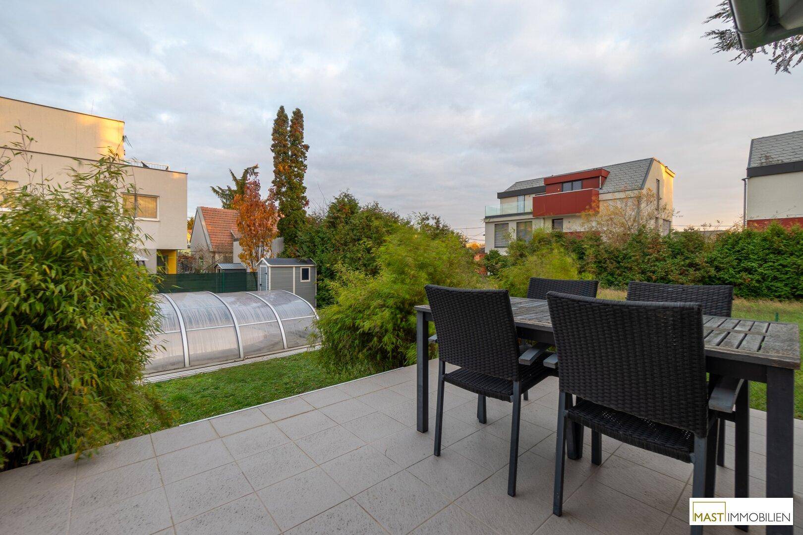 Auf der Suche nach Ihrem Zuhause? Optimal aufgeteiltes Bungalow mit Wohnkeller und inkl. Pool in ausgezeichneter Lage – další