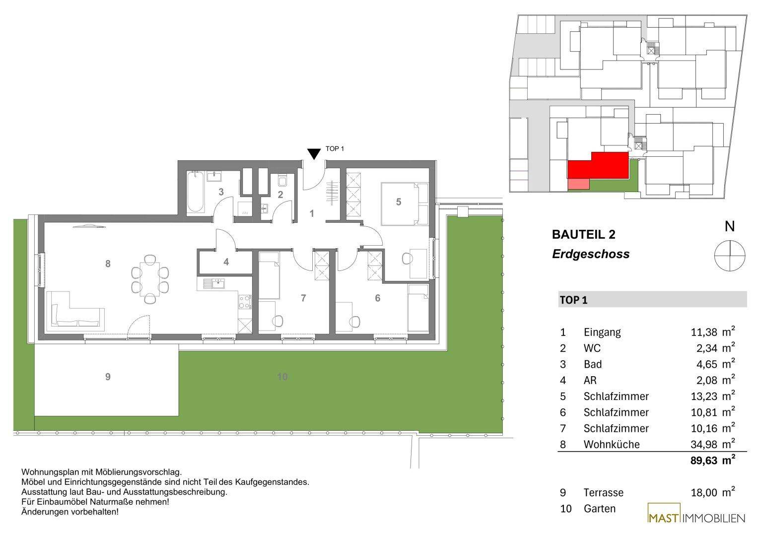 Grundriss des Erdgeschosses mit offenem Wohn-Essbereich, drei Schlafzimmern, Bad, WC, Terrasse und Garten.