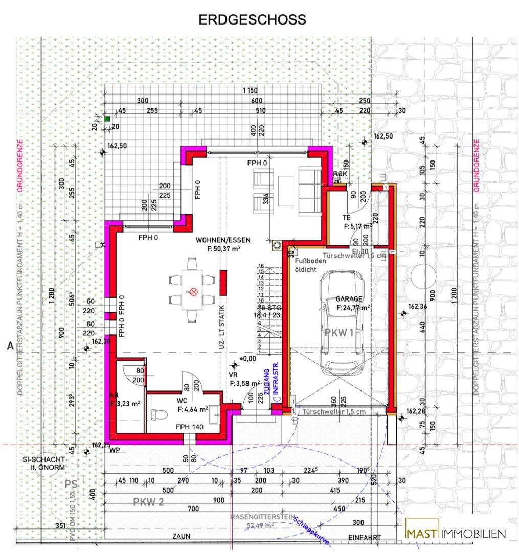 Grundriss des Erdgeschosses zeigt offenen Wohn-Essbereich, integrierte Garage und Gäste-WC.