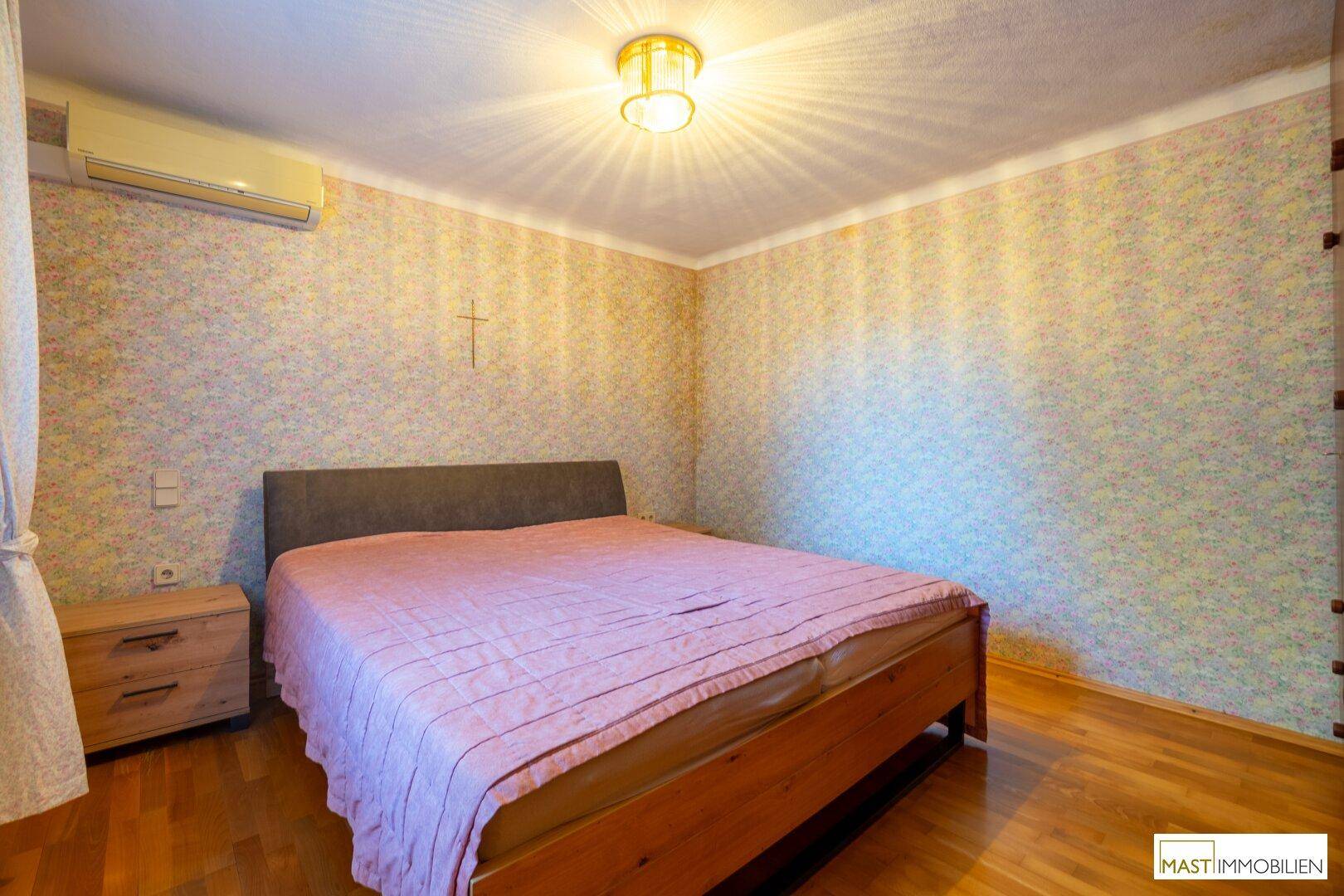 NEUER PREIS - AUFGEPASST! Über 1.000 m² großes Grundstück mit Einfamilienhaus in optimaler Lage und TEILUNGSPOTENZIAL - Altro