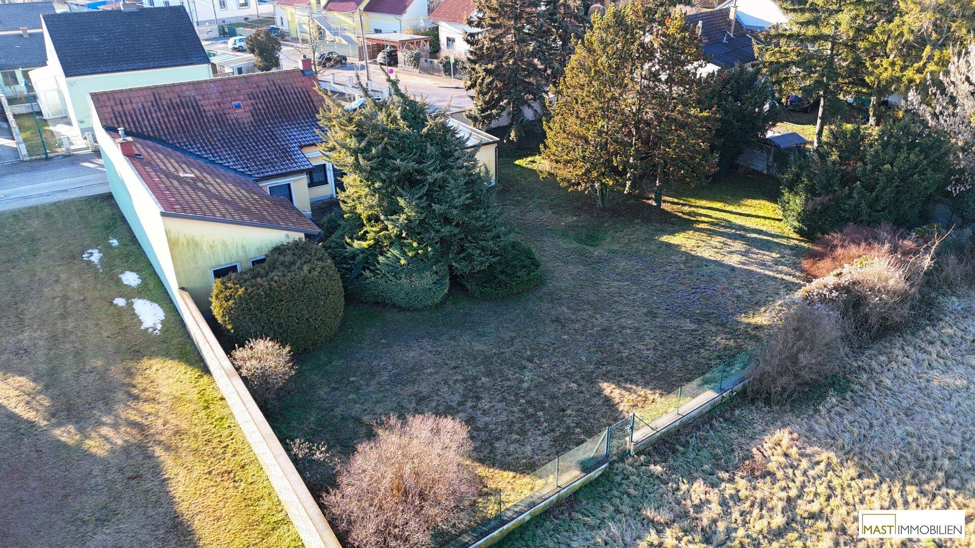 NEUER PREIS - AUFGEPASST! Über 1.000 m² großes Grundstück mit Einfamilienhaus in optimaler Lage und TEILUNGSPOTENZIAL - Vista 3