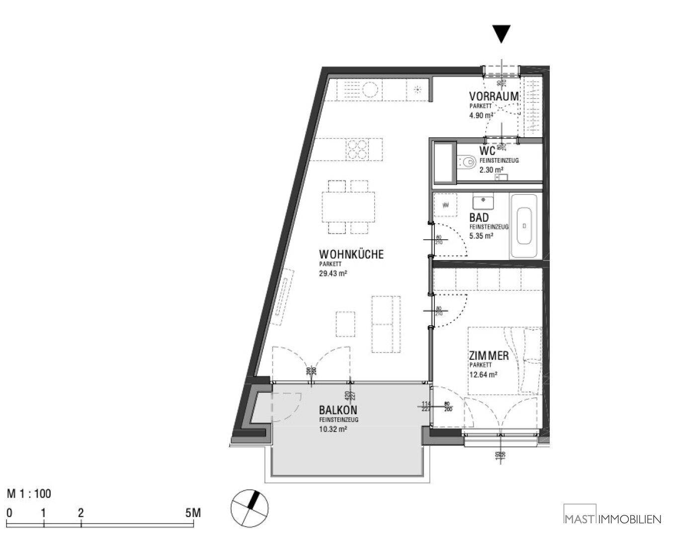 Grundriss einer Wohnung mit Wohnküche, Schlafzimmer, Bad und Balkon.