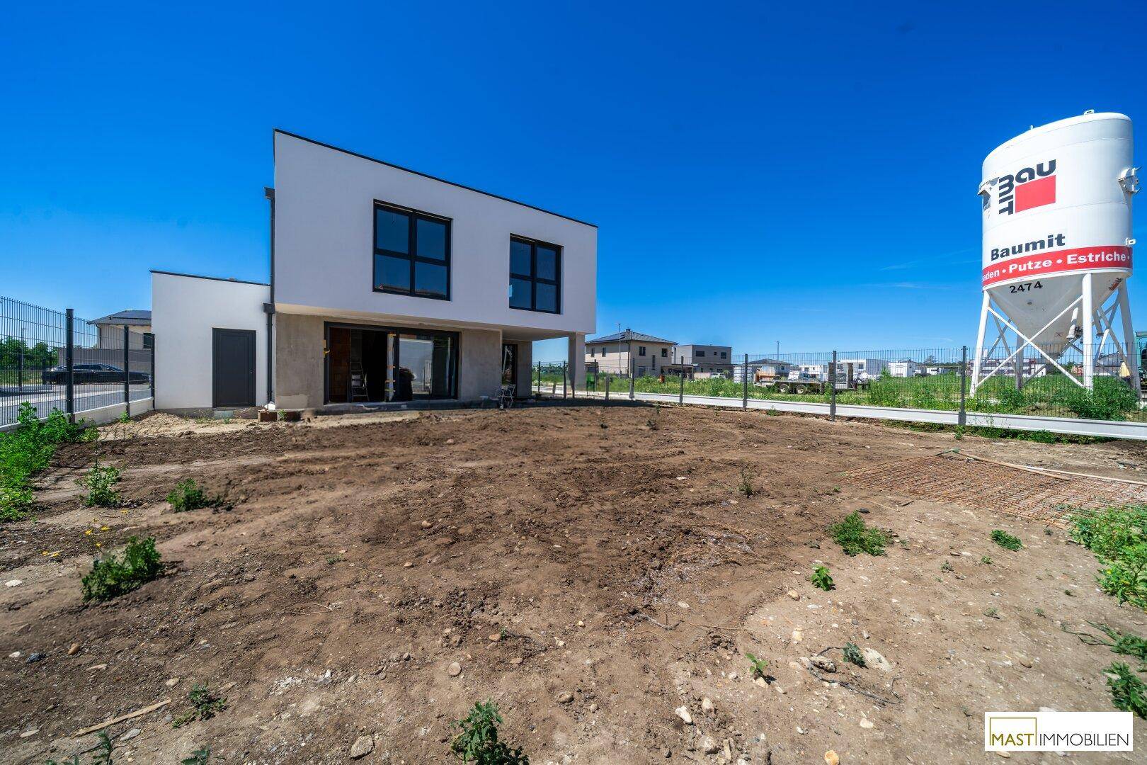 Neubau in Strasshof! Belagsfertiges Einfamilienhaus mit 149 m² Wohnfläche, Terrasse &amp; 2 PKW-Stellplätzen – zentrale Lage nahe Wien - Mehr