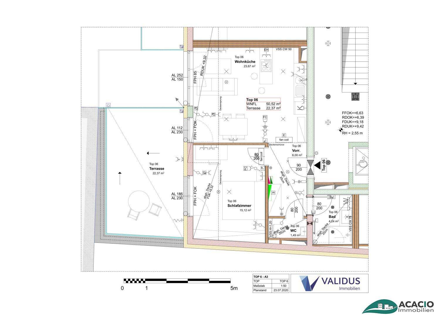 Detaillierter Grundriss der Wohnung mit offener Wohnküche, Schlafzimmer und großer Terrasse.