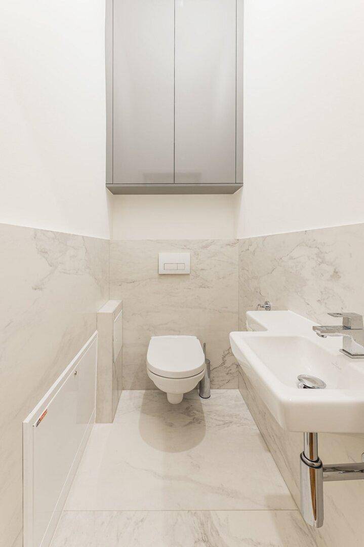 WC mit Stauraum