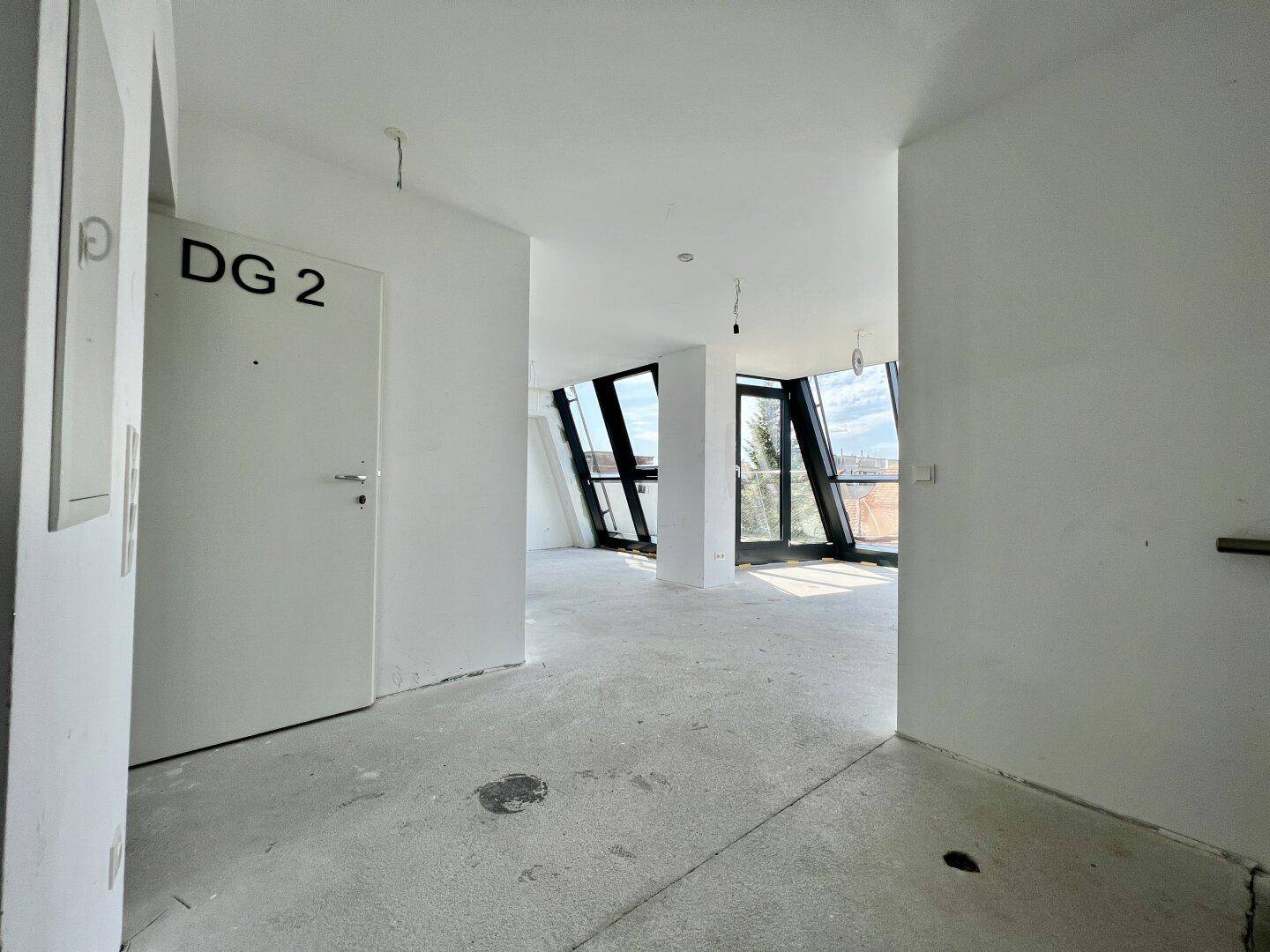 Wohn- Esszimmer 8. Etage DG mit Ausgang vom Lift