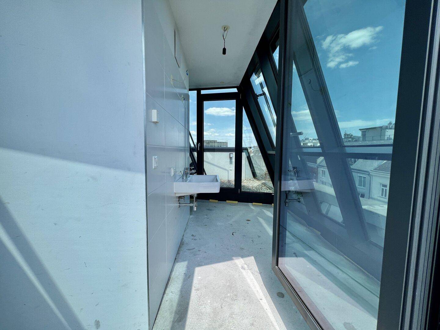 Schlafzimmer mit offenem Bad 8. Stock DG mit Klimaanlage