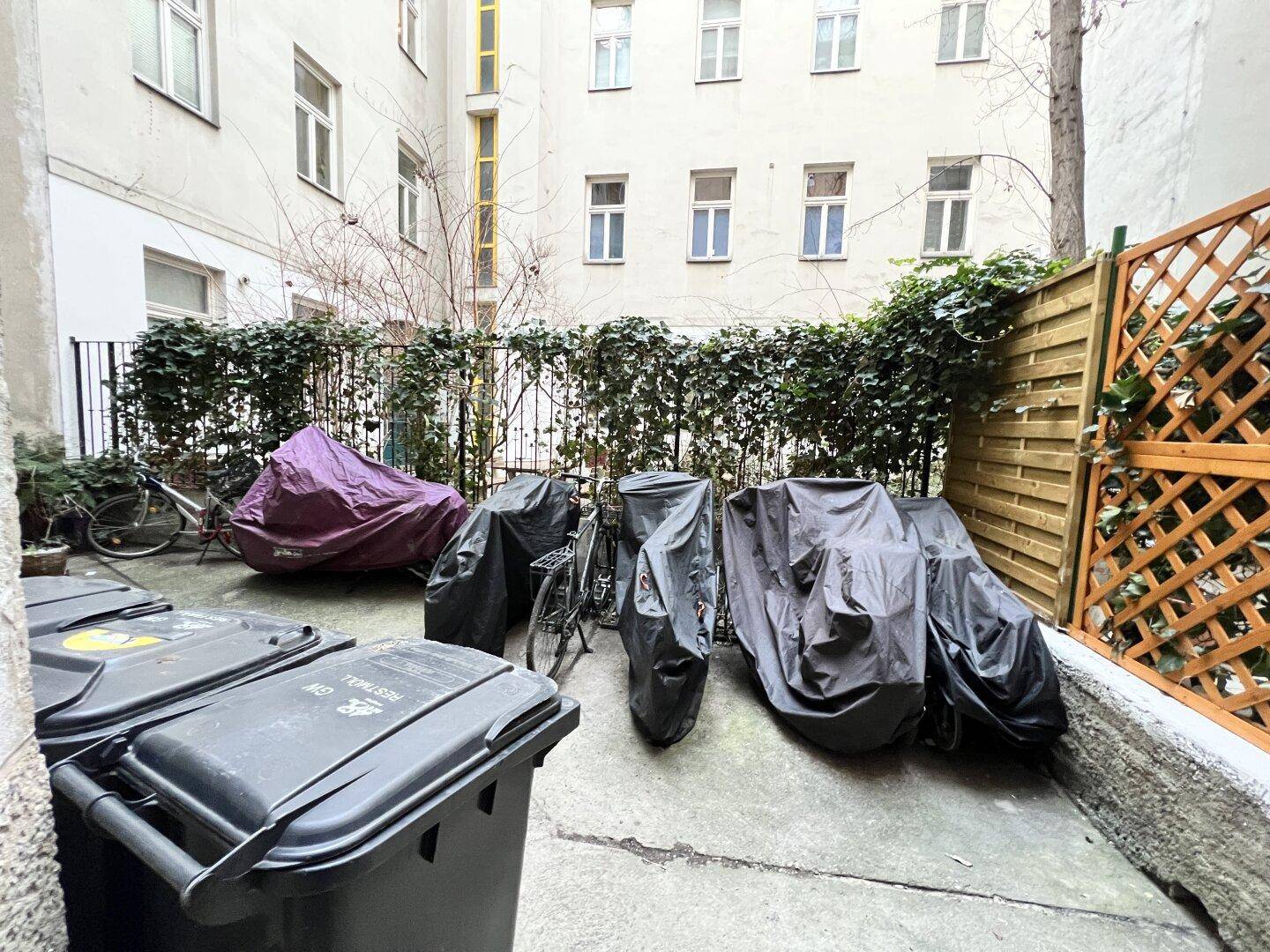 Innenhof .- Fahrradabstellplatz