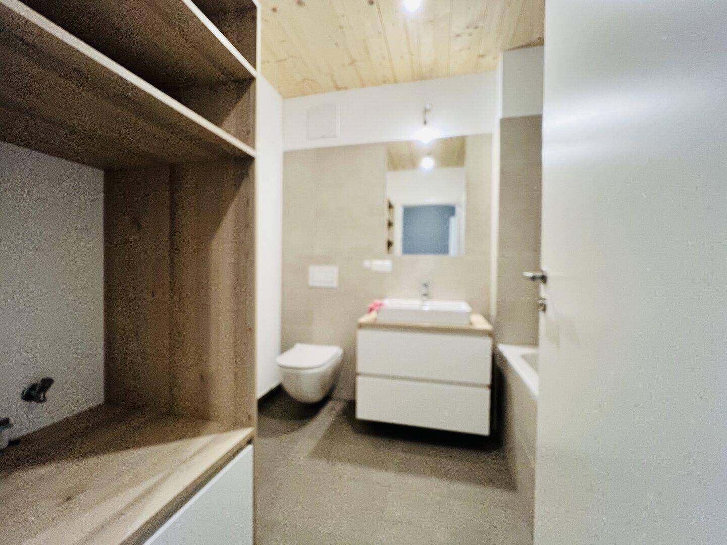 Wannenbad mit zweitem WC