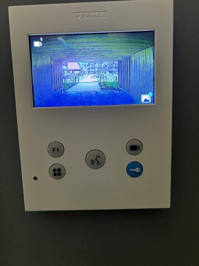 Videoüberwachter Türöffner