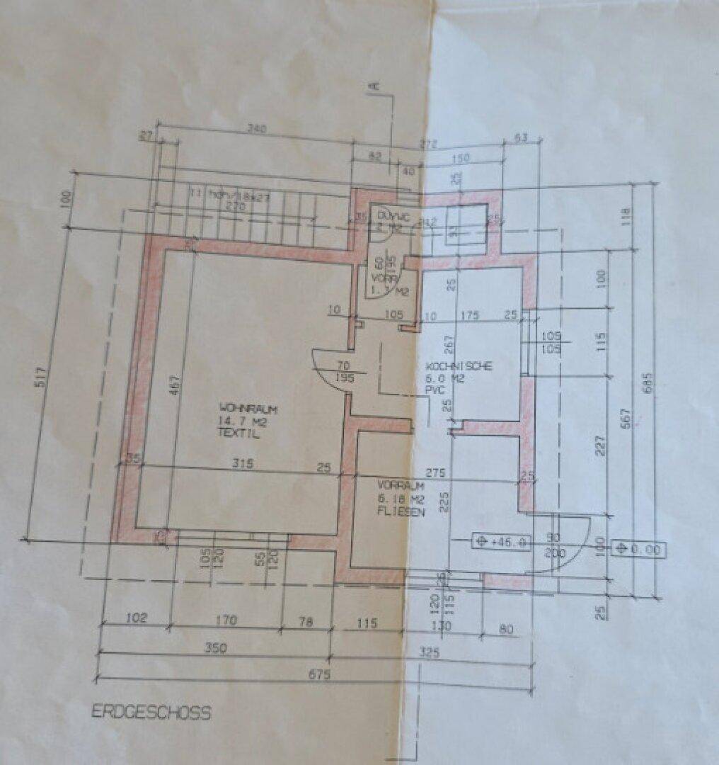 Grundriss des Erdgeschosses mit Wohnraum, Kochnische und Vorraum.