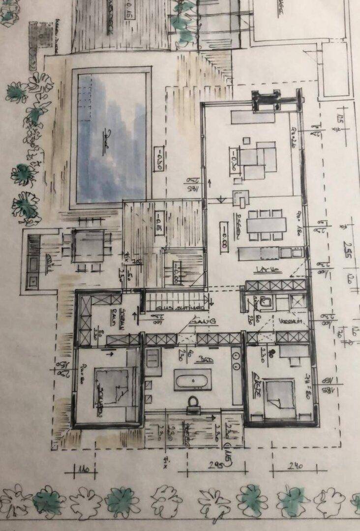 Detaillierter Grundriss des Hauses mit Pool, Garten und verschiedenen Wohnbereichen.