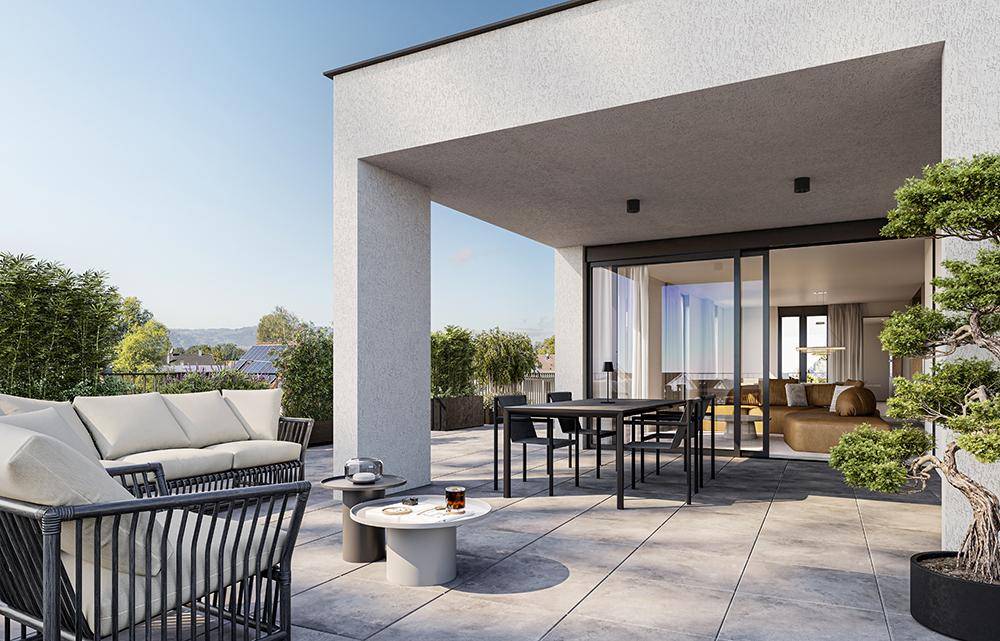 Geräumige Dachterrasse mit modernen Gartenmöbeln und weitem Blick auf die Landschaft.