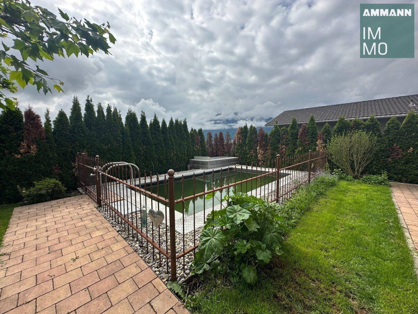 Garten mit Pool