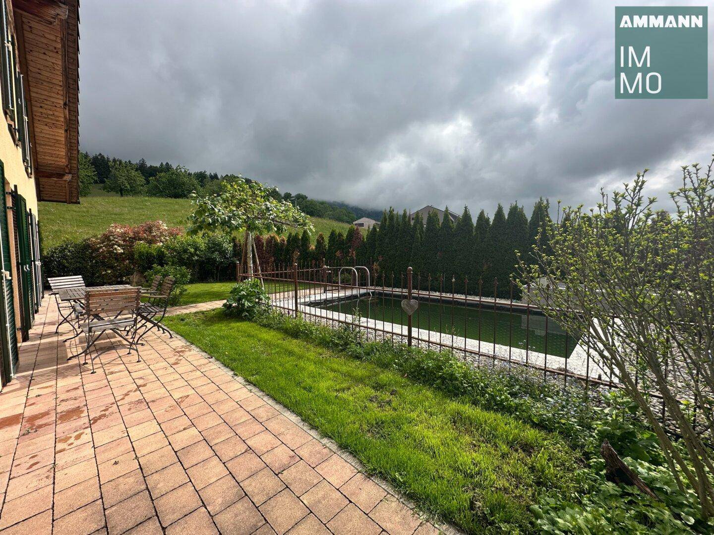 Garten mit Pool
