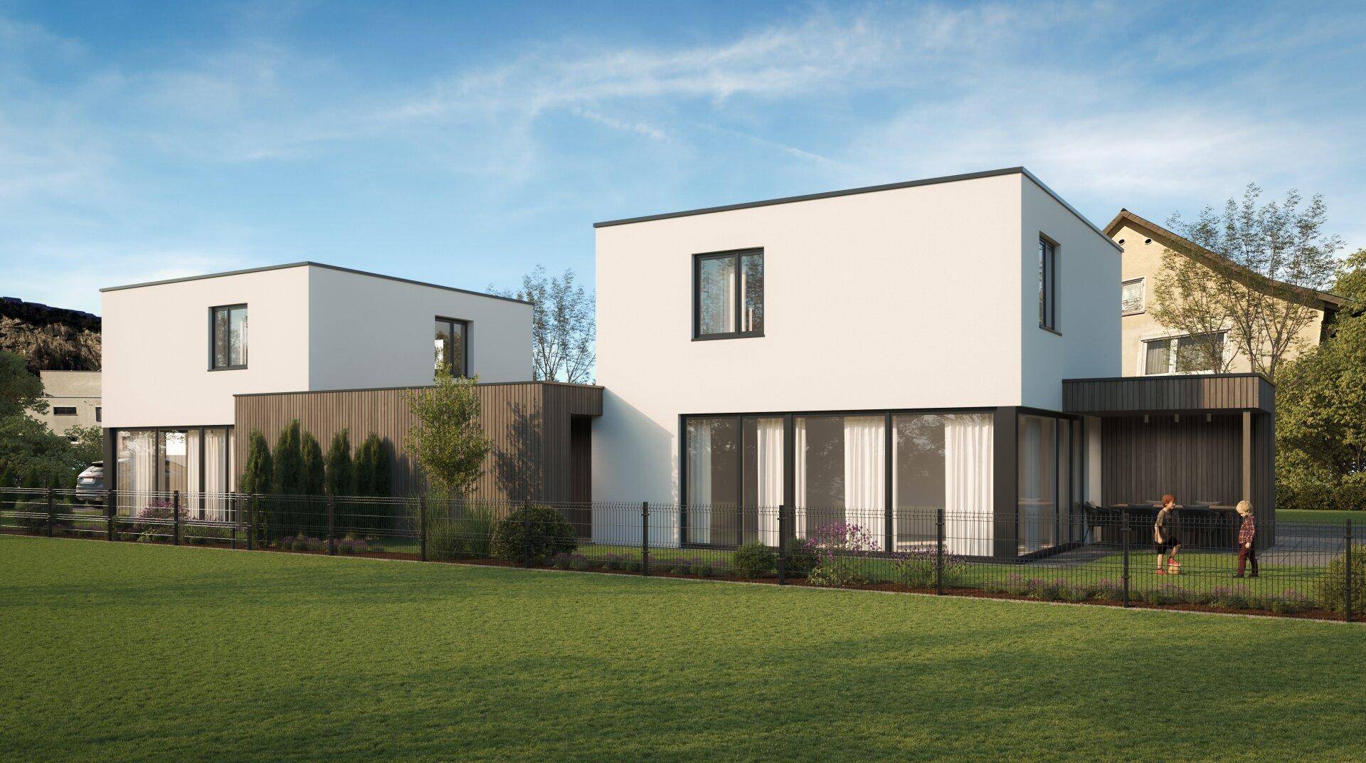 Ansicht einer modernen Doppelhaushälfte mit großen Fensterfronten und gepflegtem Rasenbereich im Vordergrund.