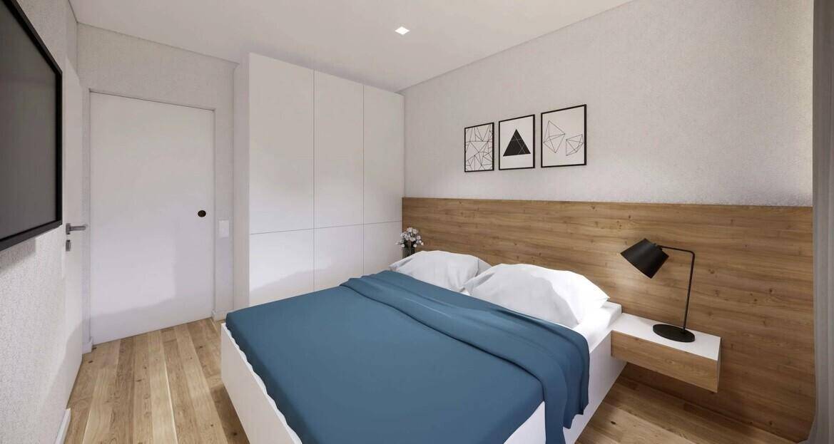 Modernes Schlafzimmer mit Einbauschränken, Holzboden und schlichter Dekoration.