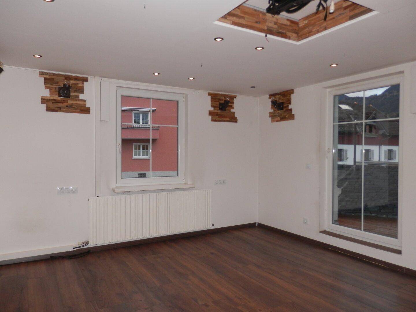 Renovierte 3-Zimmer-Wohnung mit einer herrlichen, großzügigen Terrasse. - Mehr