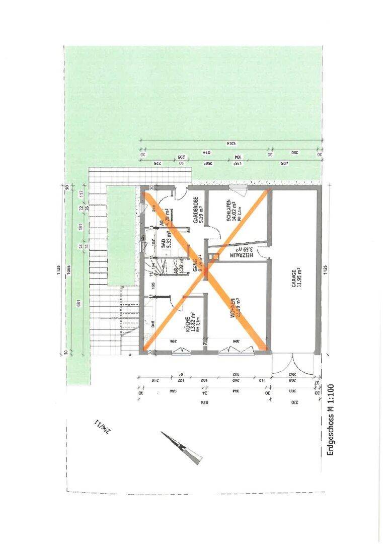 Grundriss des Erdgeschosses mit Gartenbereich und der Raumaufteilung.