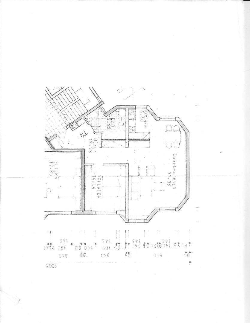 Grundrissplan einer Wohnung mit verschiedenen Räumen und Abmessungen.