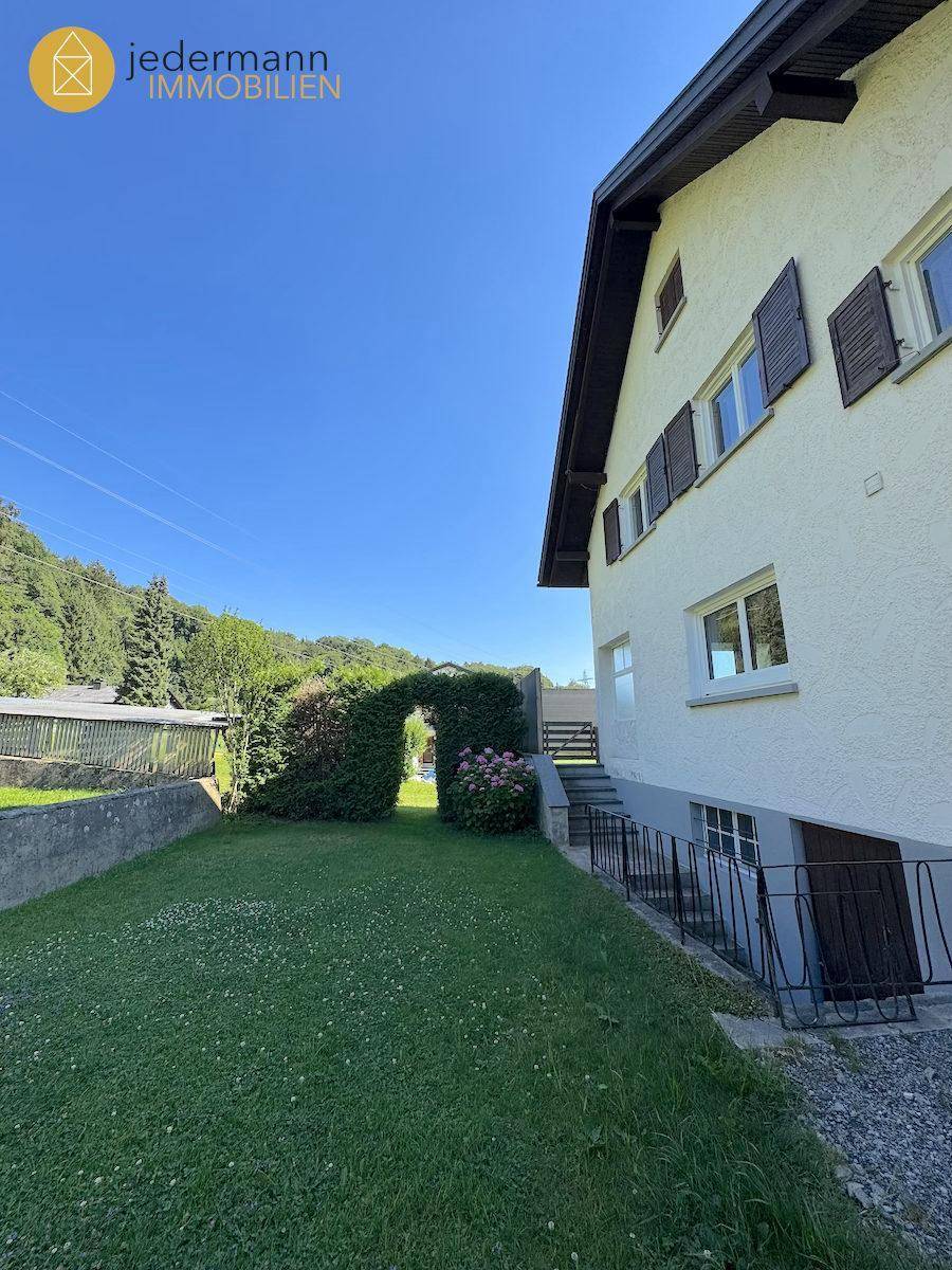 WOLFURT: CHARMANTES HAUS MIT GROSSEM GRUNDSTÜCK, WALDFLÄCHE UND SCHÖNER AUSSICHT - Ansicht 2