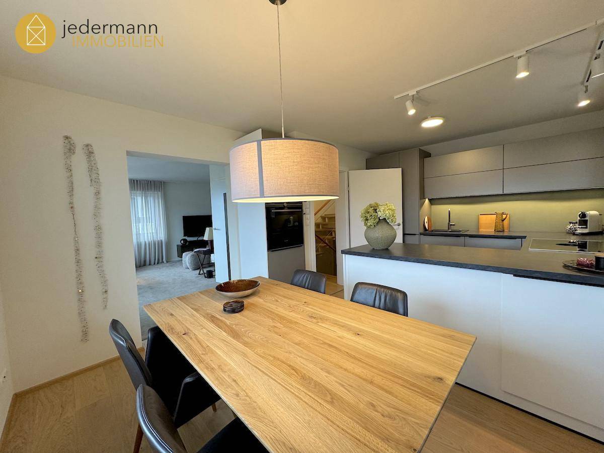 SULZ: PROFESSIONELL SANIERTES ARCHITEKTENHAUS MIT UNVERBAUBAREM PANORAMABLICK - Vaade 2