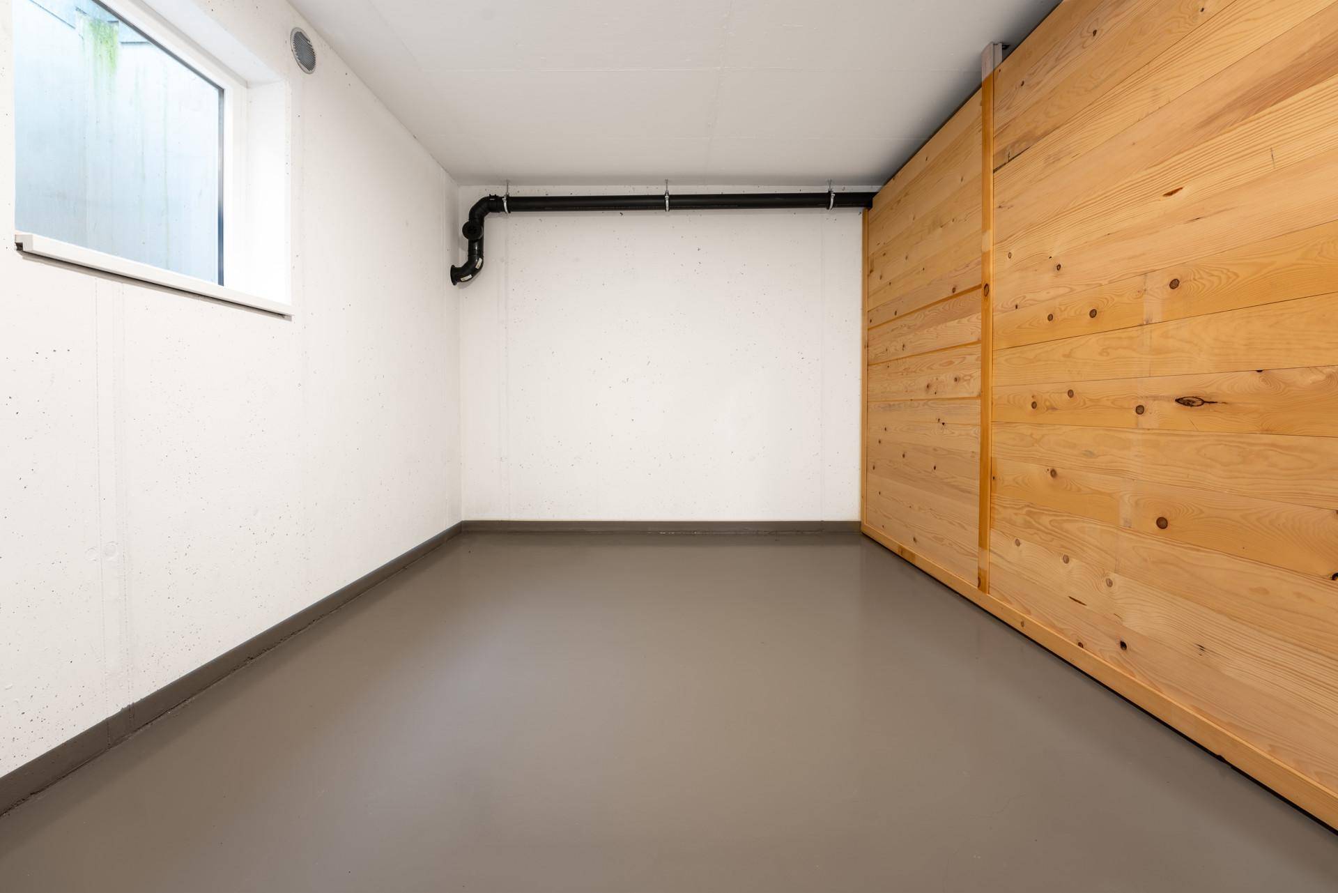 Großer, blickdichter Kellerraum mit über 15 m²