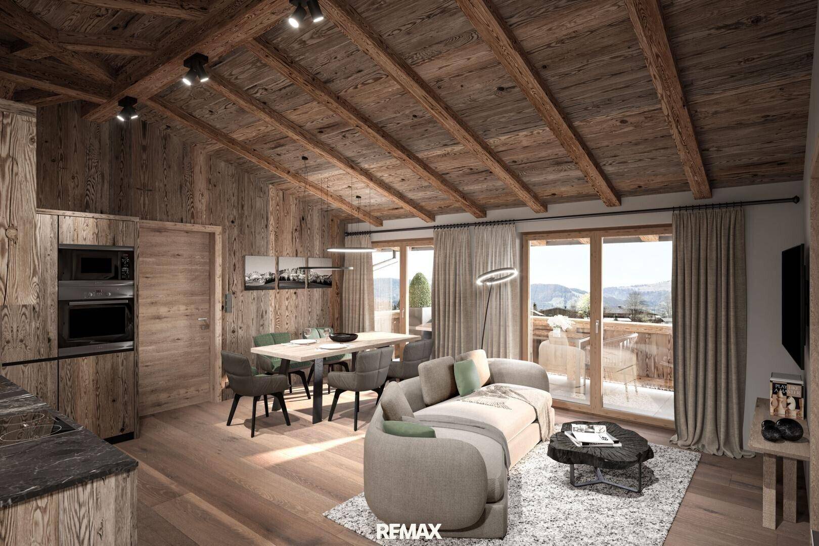 Gemütlicher Wohn-Essbereich im alpinen Stil mit Holzbalkendecke und Zugang zur Terrasse.