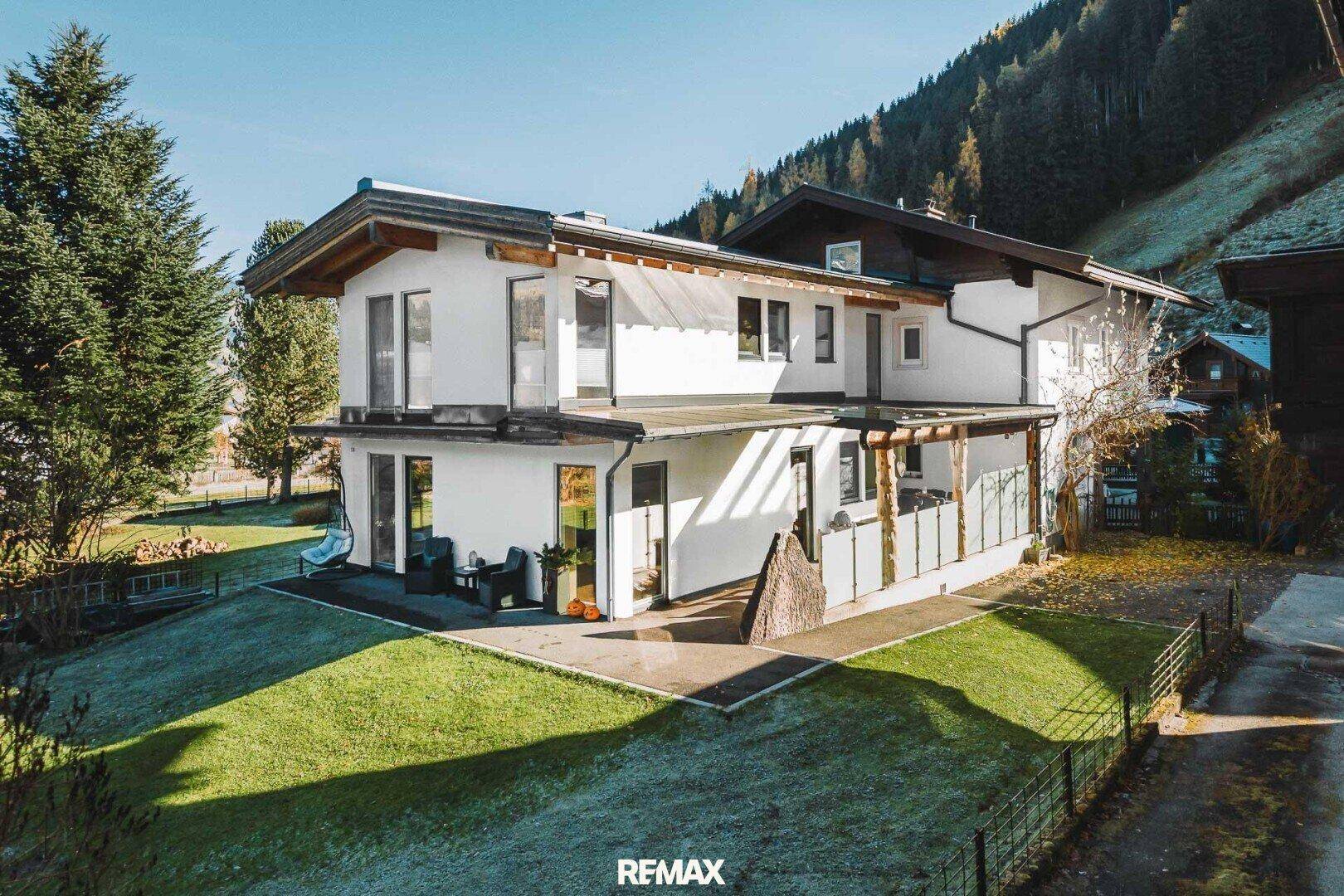 Attraktives Einfamilienhaus mit Garten, Terrasse und Bergblick in sonniger Lage.