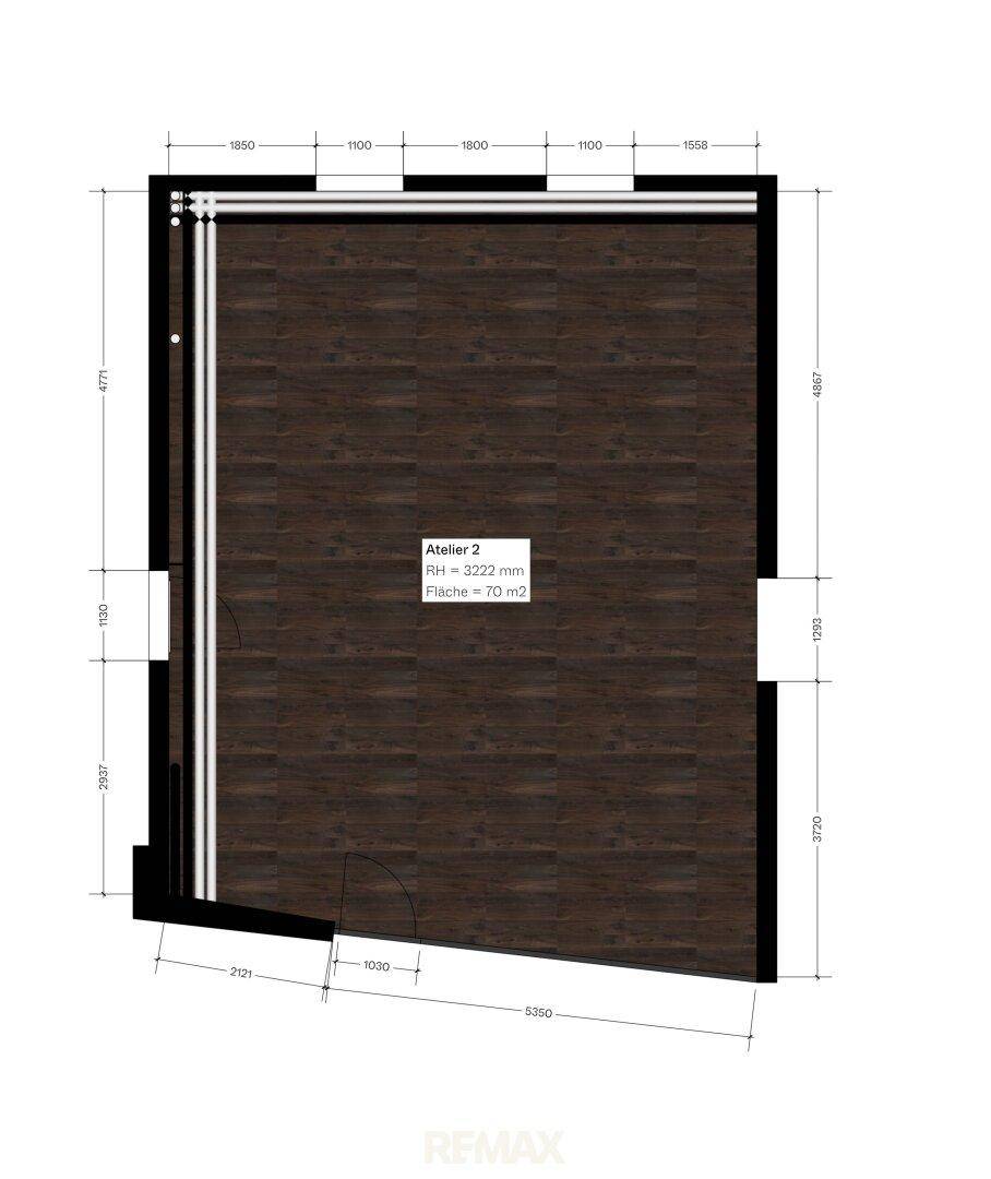 Grundriss eines Ateliers mit dunklem Boden und Maßen in Millimetern.