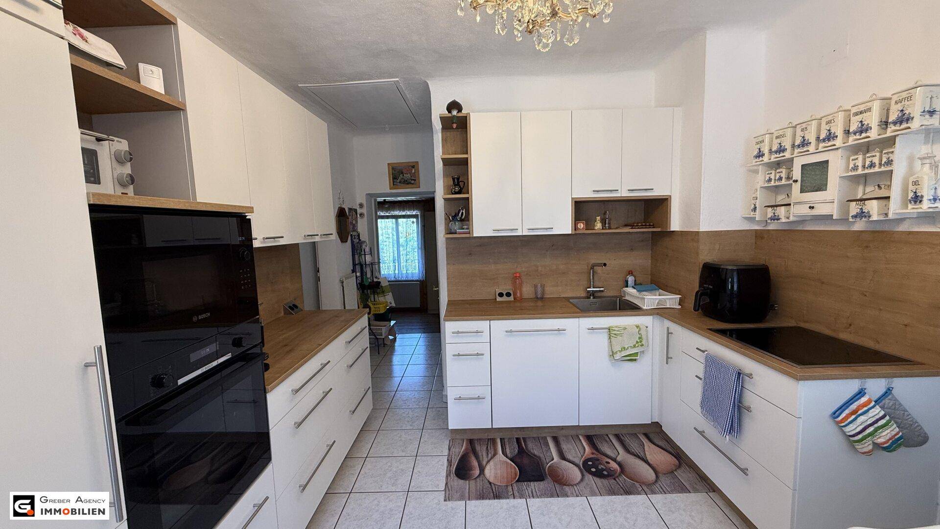 Gepflegtes Einfamilienhaus mit großzügigem Garten, Pool und Brunnen in ruhiger Lage von Riegersburg - Ansicht 2