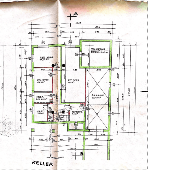 Grundriss des Kellers mit mehreren Kellerräumen, Heizraum und Garage.