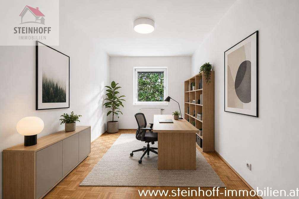 Modern eingerichtetes Arbeitszimmer mit Schreibtisch, Bücherregal und Holzboden, hell und funktional.