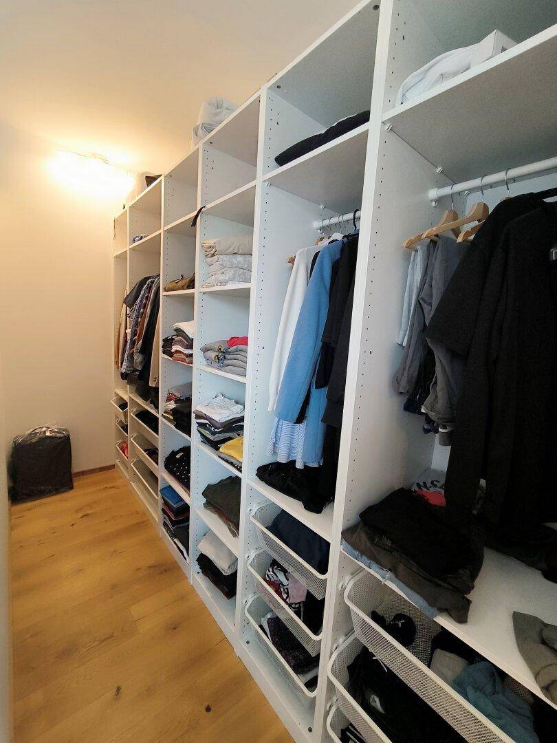 Begehbarer Kleiderschrank
