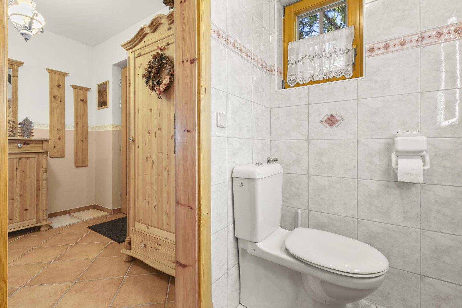 Badezimmer mit WC EG