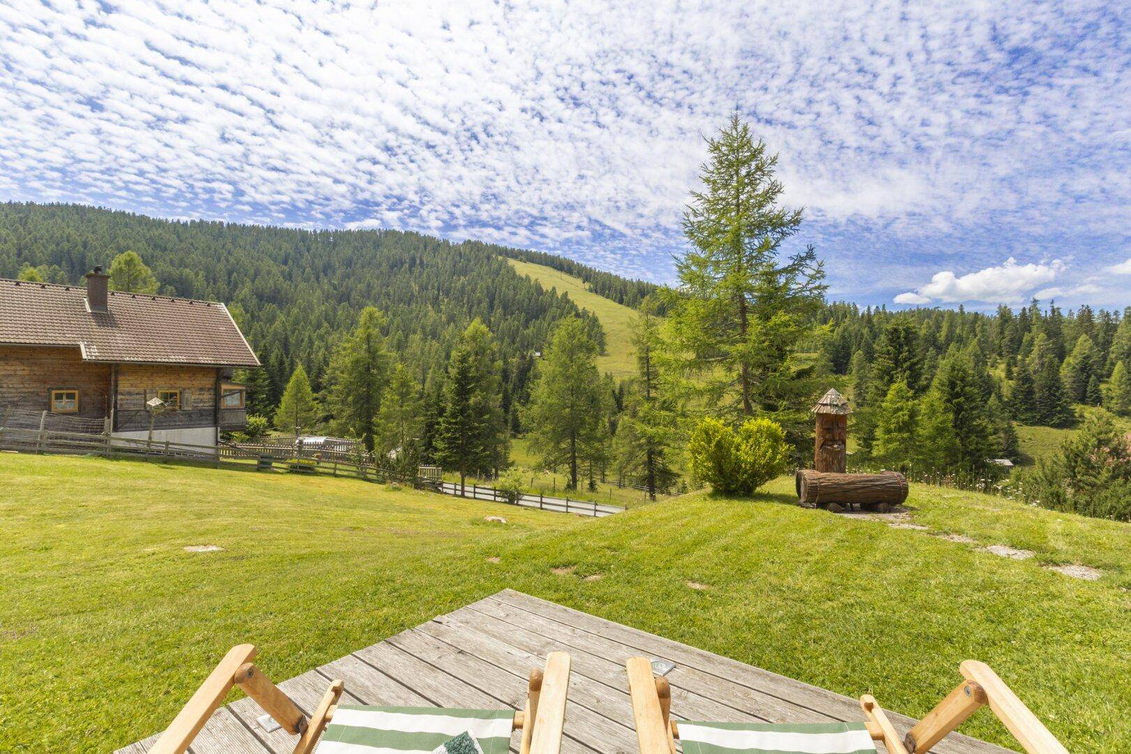 Blick von der Südterrasse auf die Skipiste