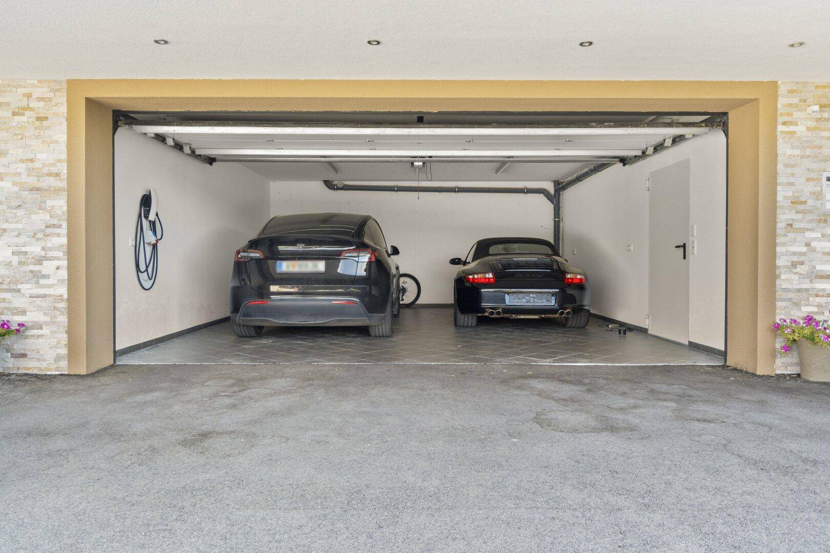 Große Doppelgarage mit Fußbodenheizung