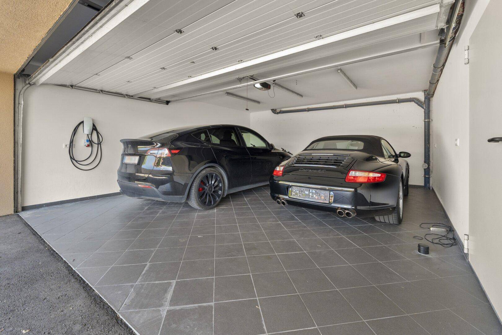 Große Doppelgarage mit Fußbodenheizung