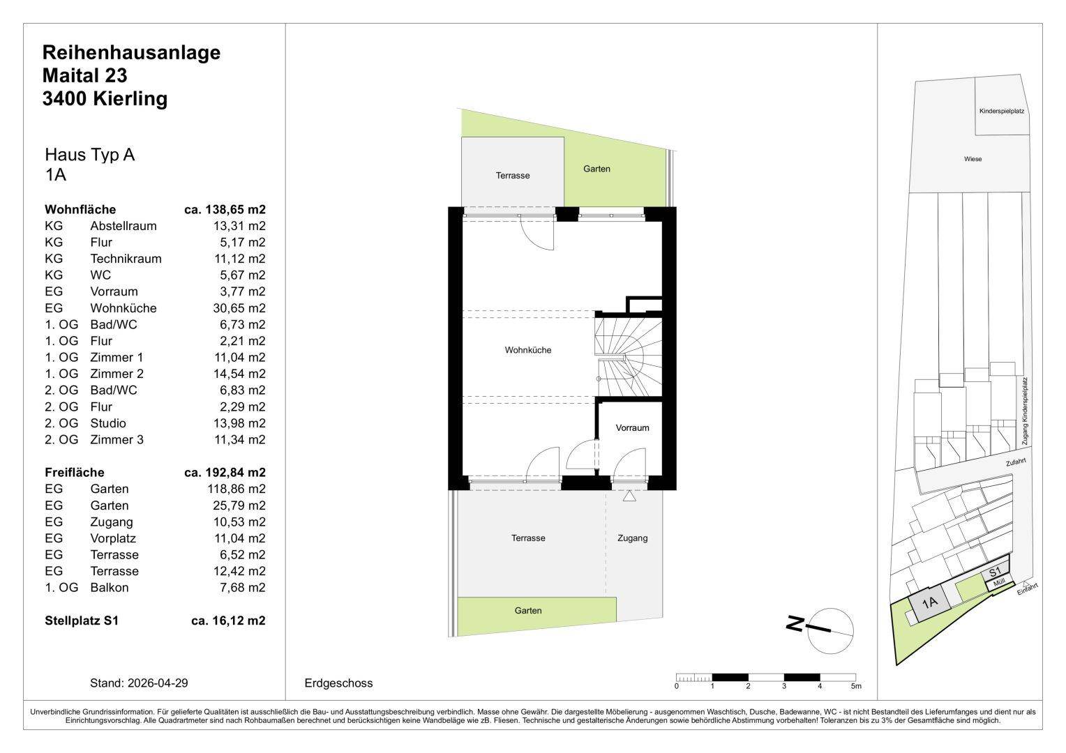 Grundriss des Erdgeschosses mit offener Wohnküche, Terrasse und Gartenbereichen.