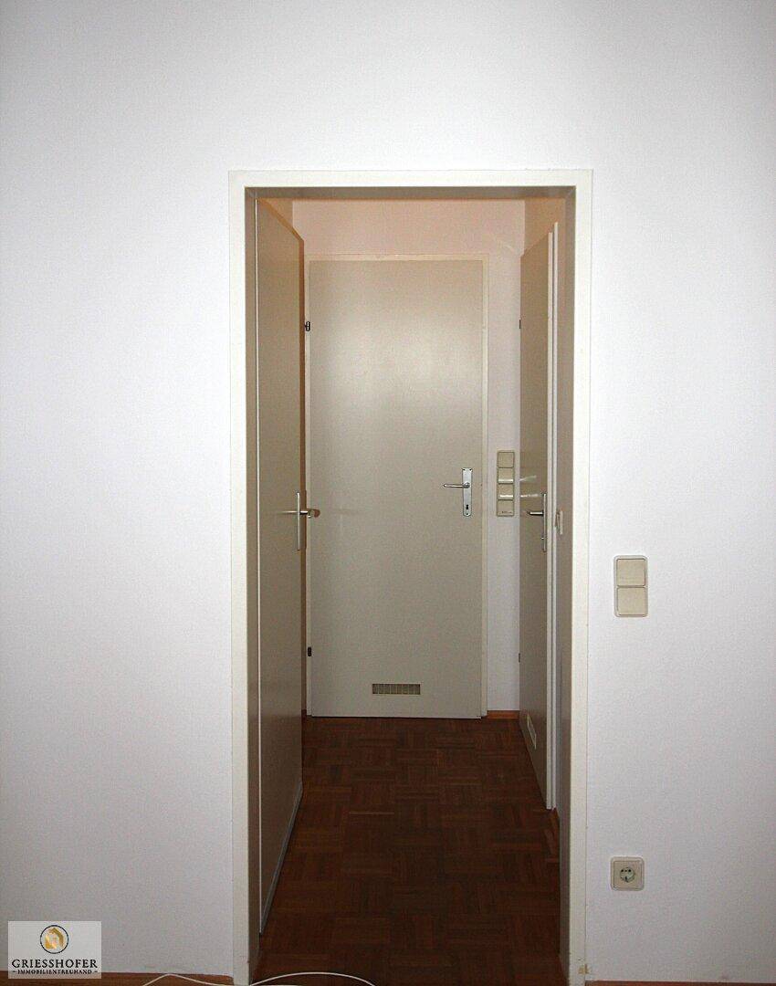 Gang zu Schlafzimmer 2, Toilette & Badezimmer
