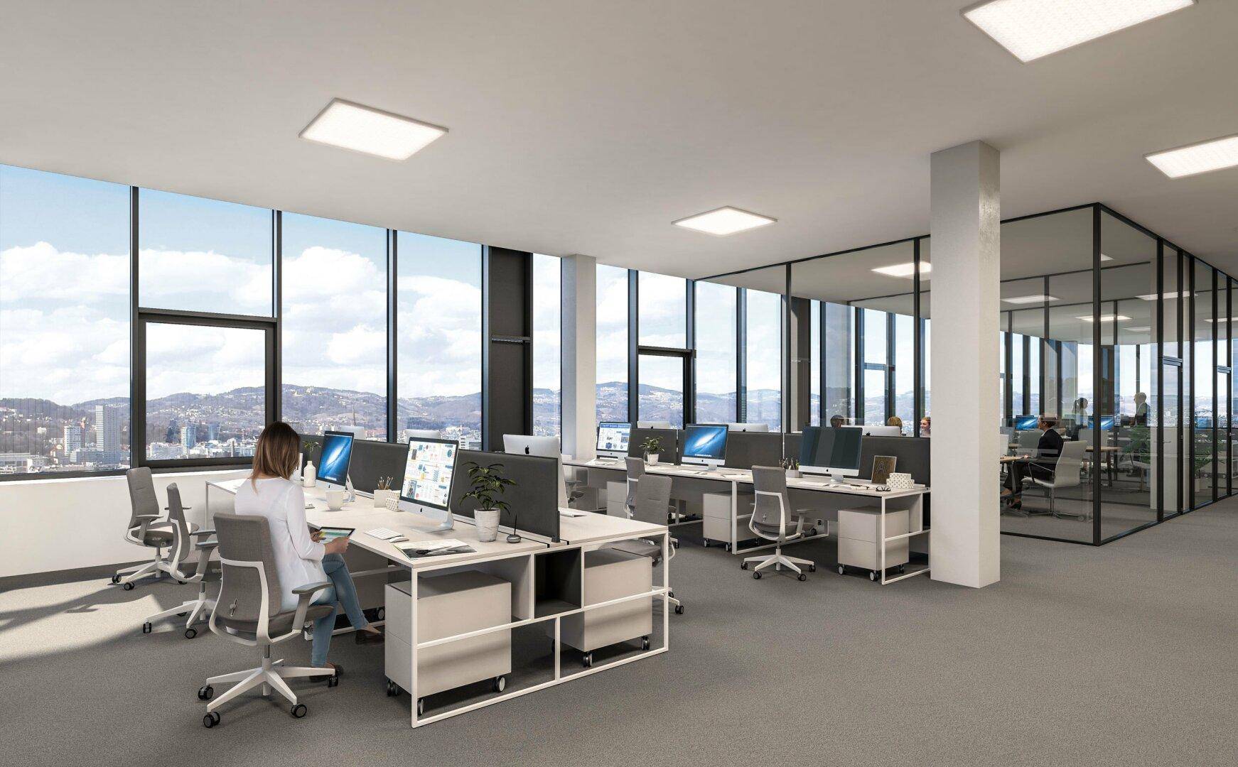 Helles Großraumbüro mit modernen Arbeitsplätzen, großen Fenstern und Stadtblick, fördert produktives Arbeiten.