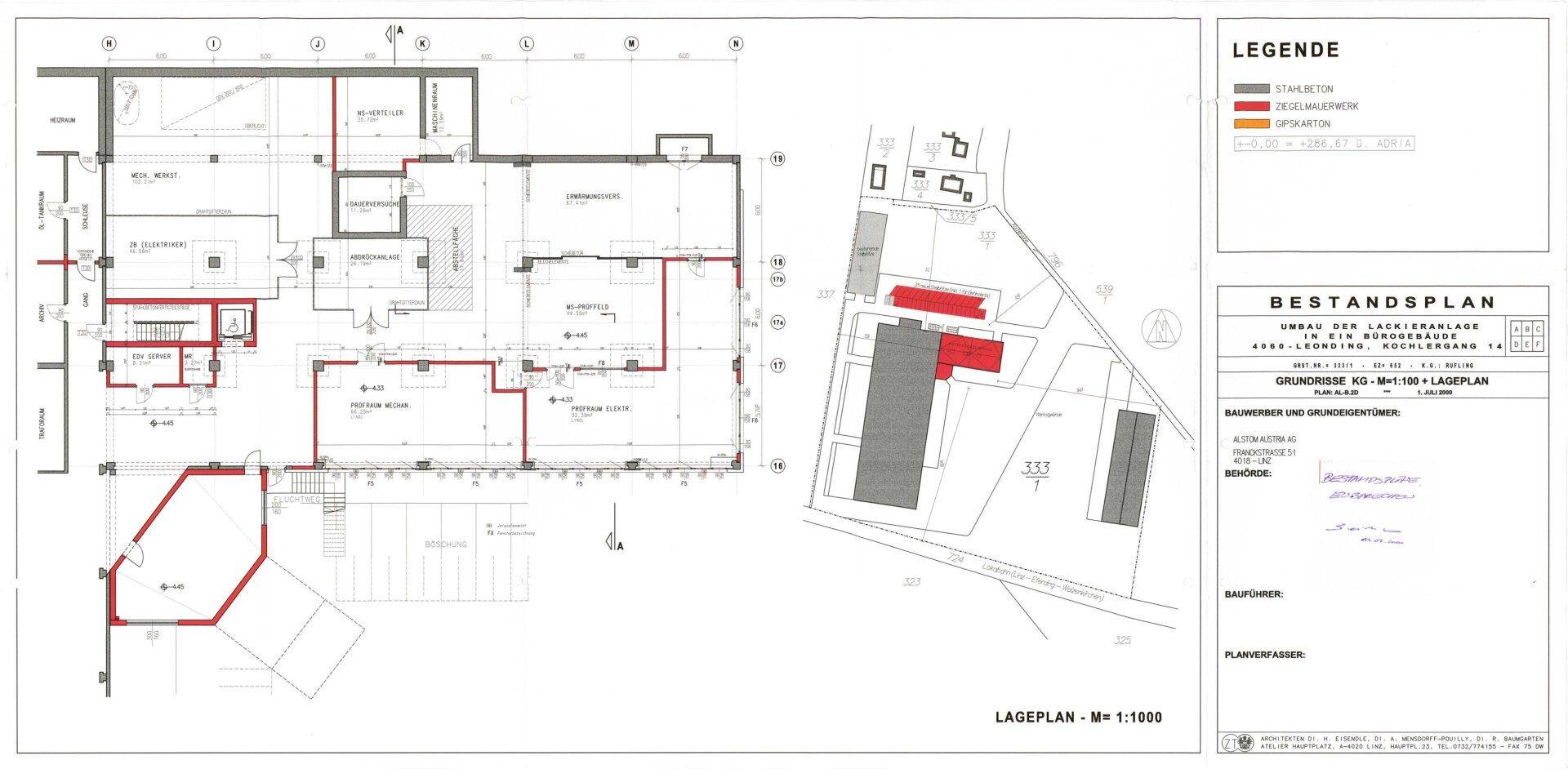 Grundriss des Erdgeschosses und Lageplan des Grundstücks mit Gebäudestruktur und umliegenden Flächen.