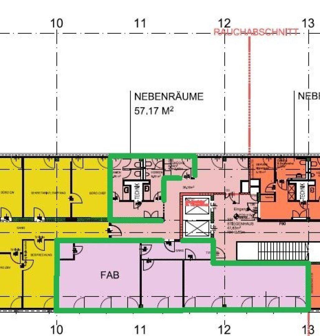 Detaillierter Grundrissplan eines Gebäudeteils mit verschiedenen Räumen und Flächenangaben, inklusive Aufzug.