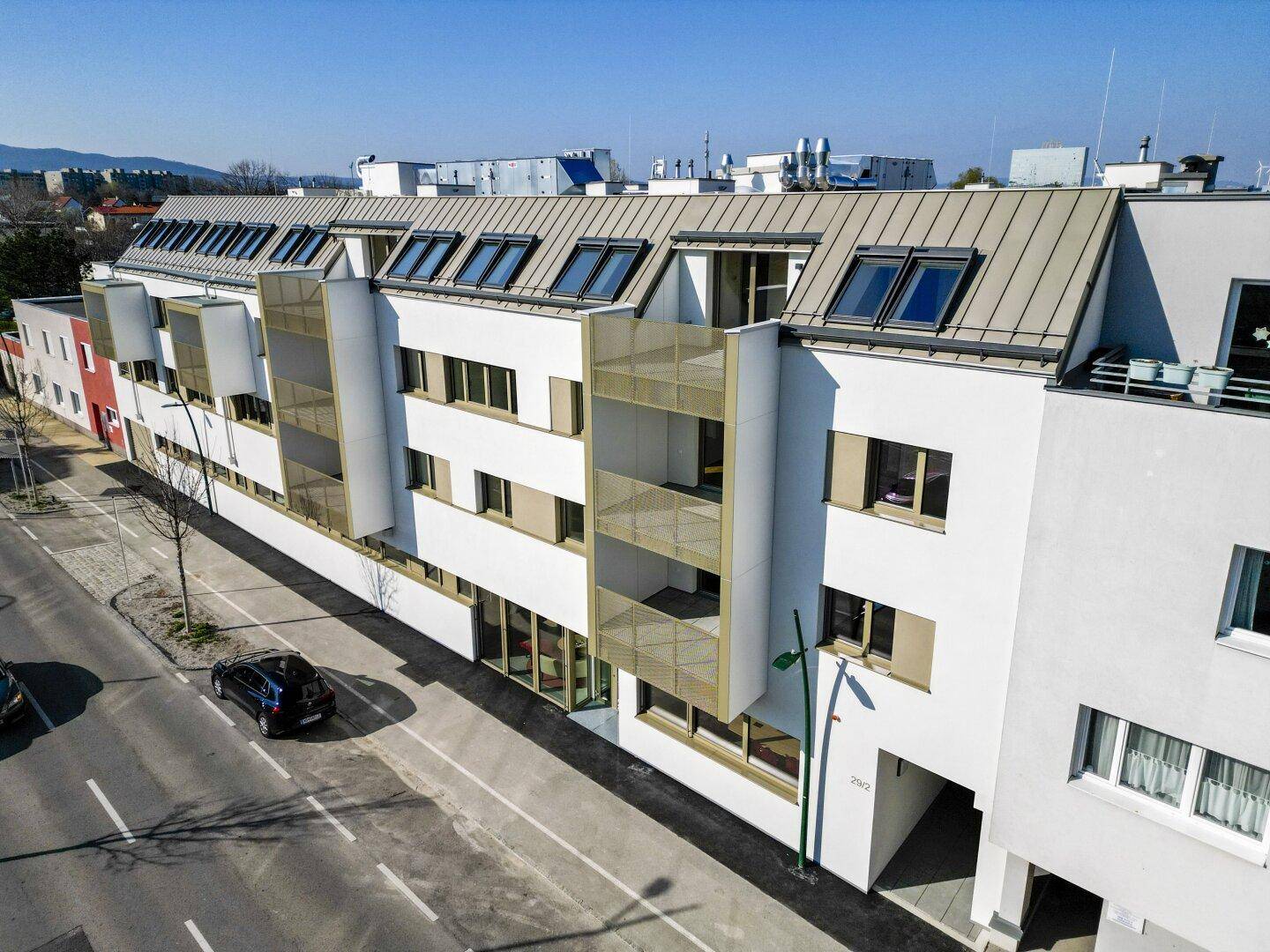 Wohnen auf höchstem Niveau: 4-Zimmer-Genossenschaftswohnung mit 50 m² Wohnzimmer, 22 m² Freifläche und 2 Bädern! 29/2/6 - Widok 2