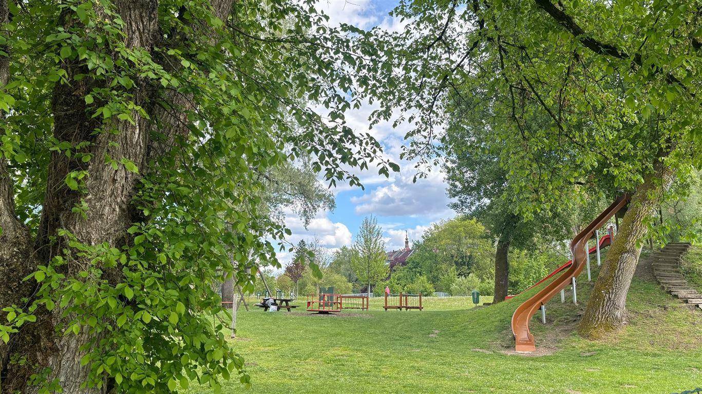 Kinderspielplatz am See