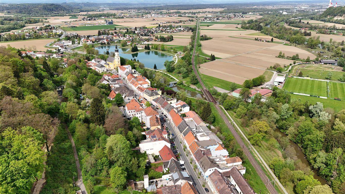 Badesee mit Sportplatz